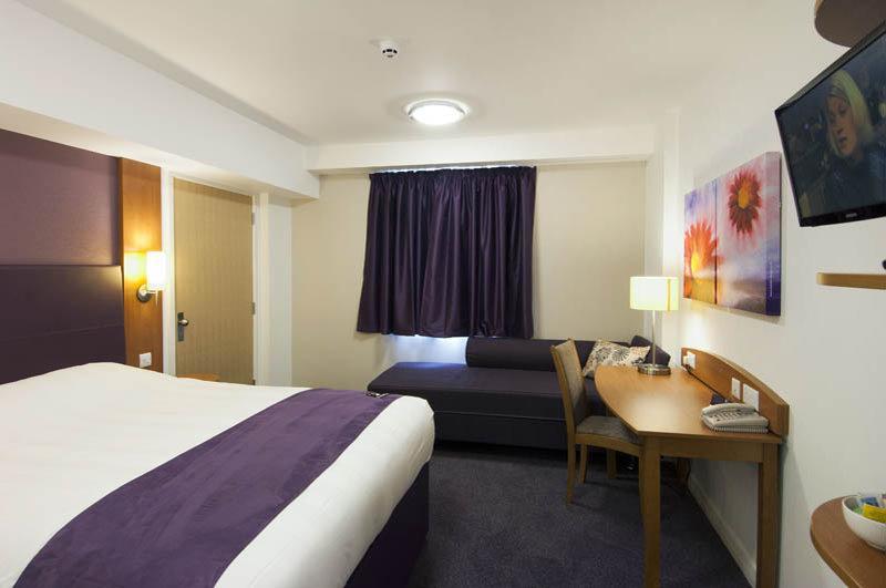 Premier Inn Premier Inn Wellingborough Extérieur photo